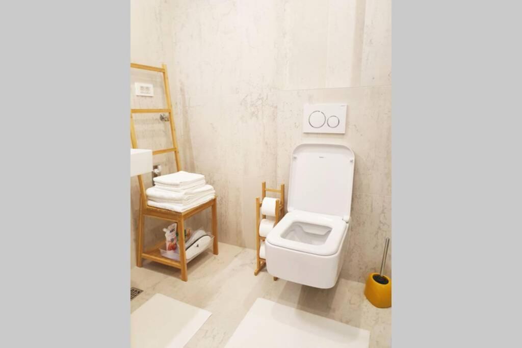 No.5 Apartment *